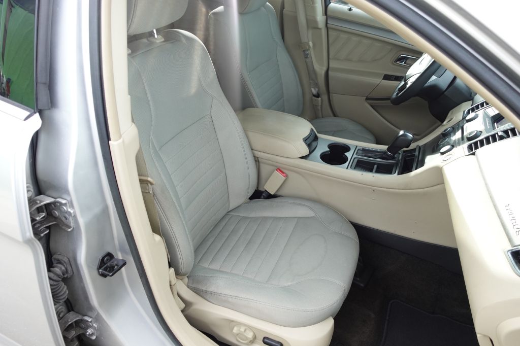 Photo 15 of this FORD TAURUS