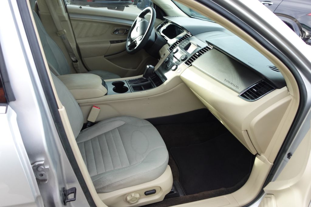 Photo 16 of this FORD TAURUS