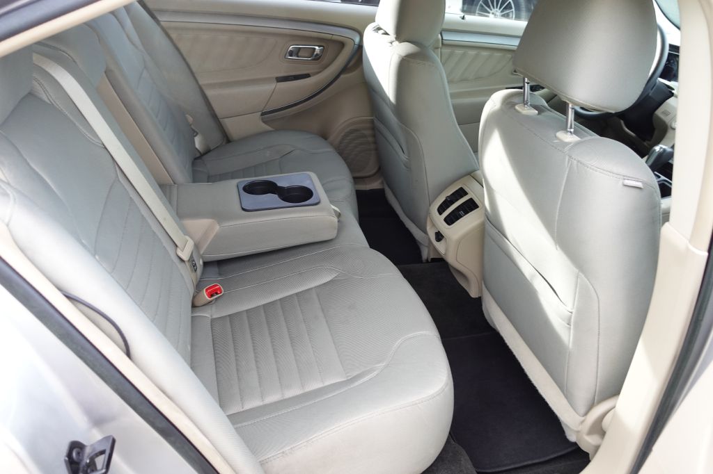 Photo 18 of this FORD TAURUS
