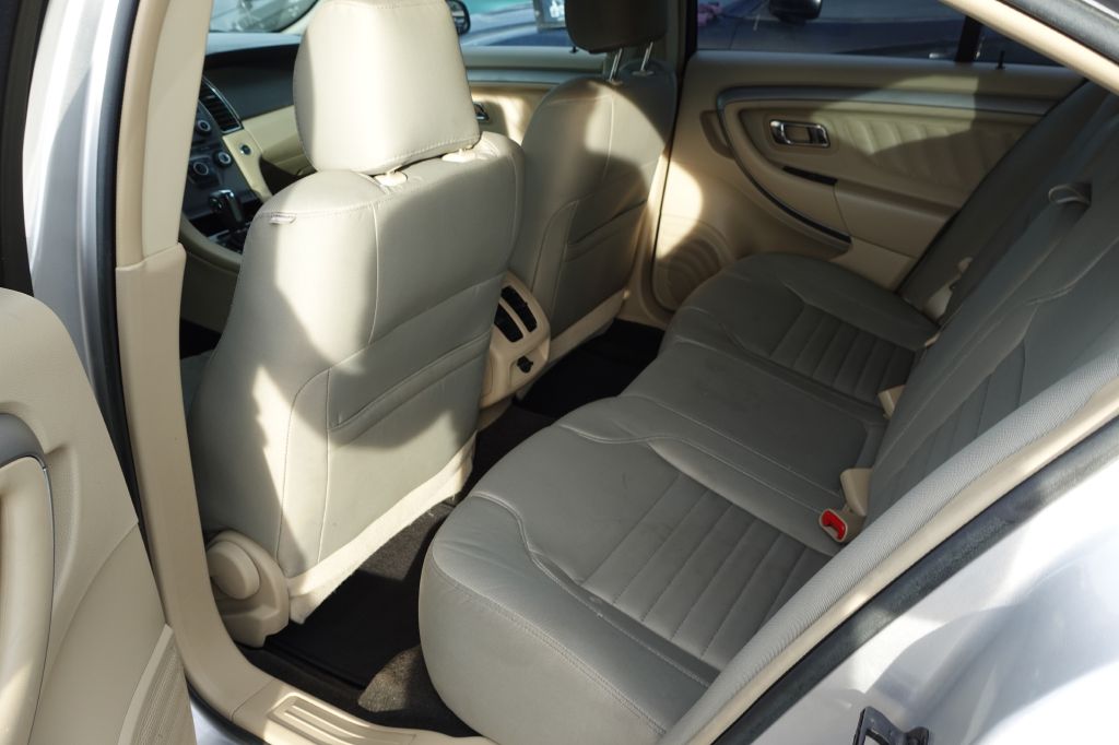 Photo 8 of this FORD TAURUS