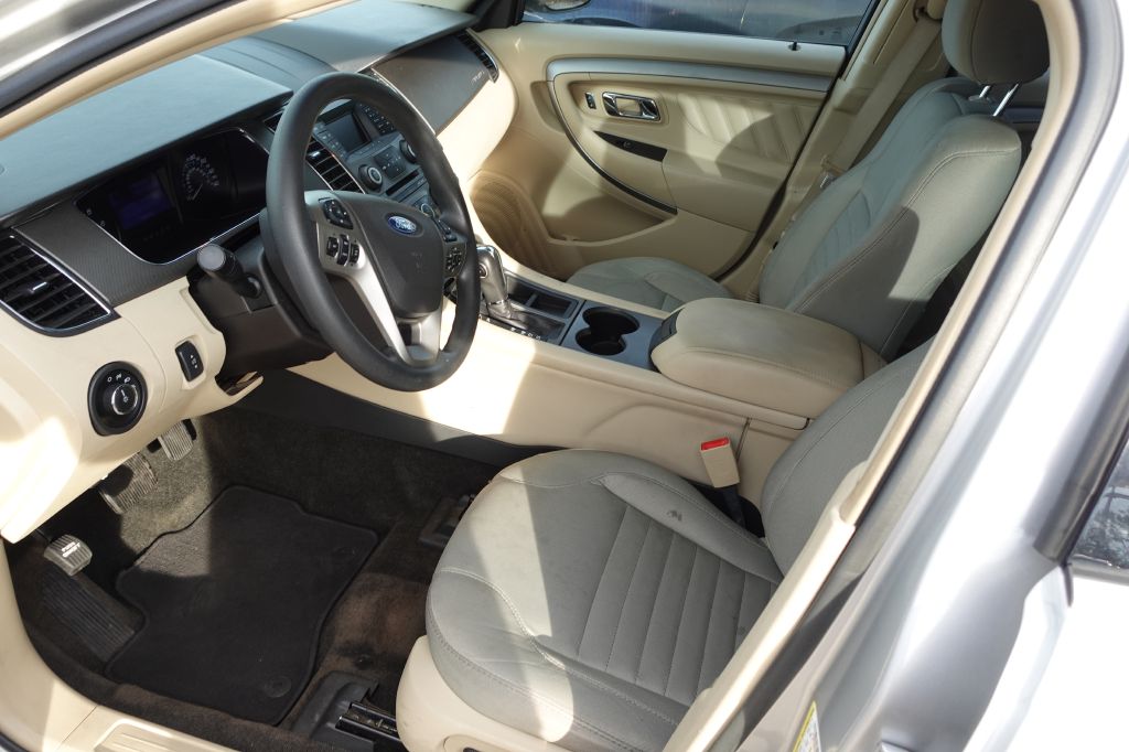 Photo 5 of this FORD TAURUS