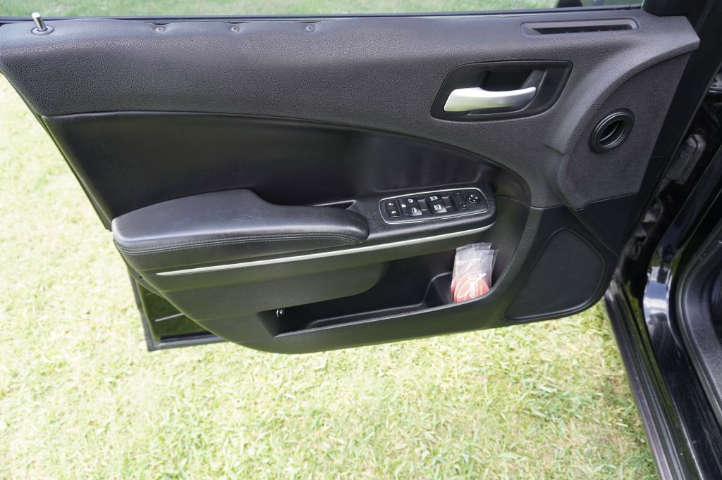 Photo 4 of this DODGE CHARGER