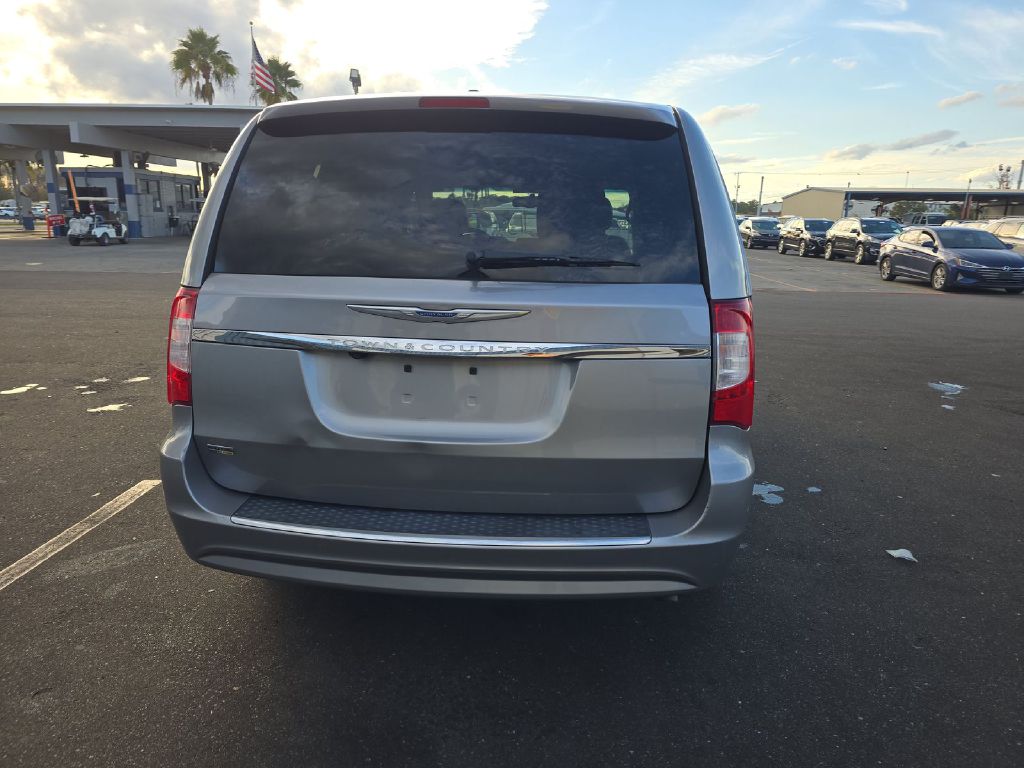 Photo 9 of this CHRYSLER TOWN & COUNTRY