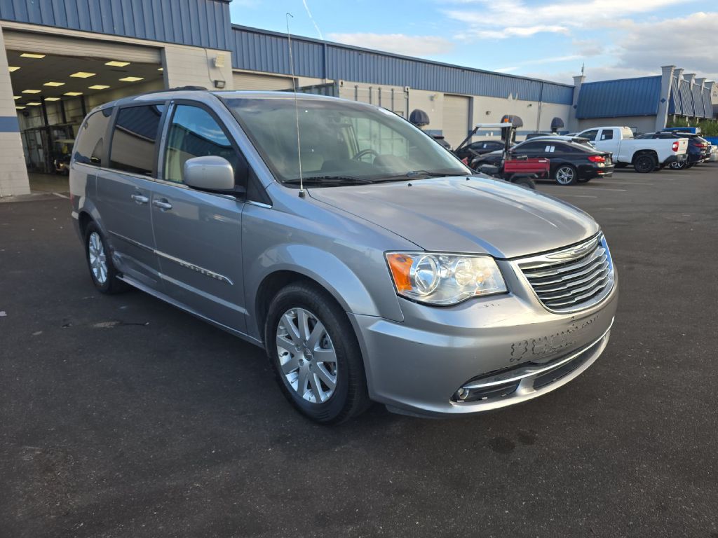 Photo 8 of this CHRYSLER TOWN & COUNTRY