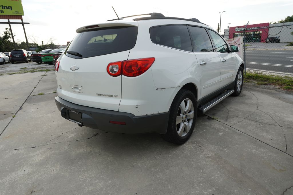 Photo 4 of this CHEVROLET TRAVERSE