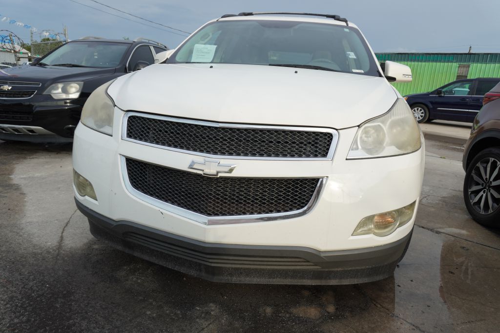 Photo 2 of this CHEVROLET TRAVERSE