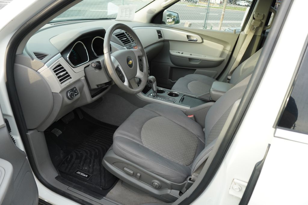 Photo 5 of this CHEVROLET TRAVERSE