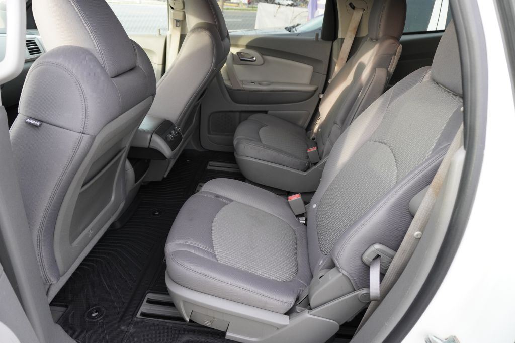Photo 6 of this CHEVROLET TRAVERSE
