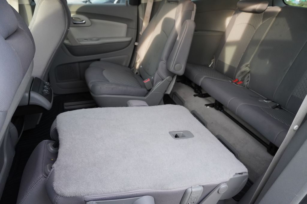 Photo 7 of this CHEVROLET TRAVERSE