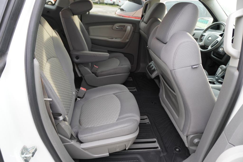 Photo 8 of this CHEVROLET TRAVERSE