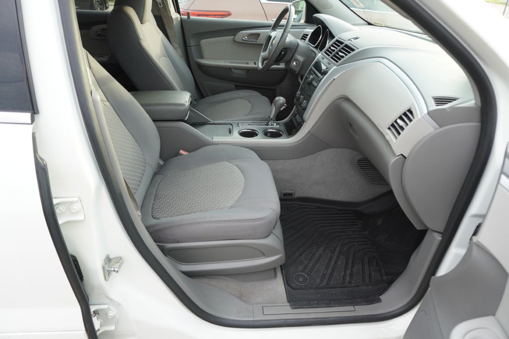 Photo 13 of this CHEVROLET TRAVERSE
