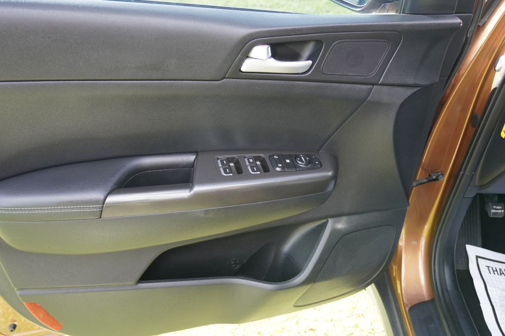 Photo 10 of this KIA SPORTAGE