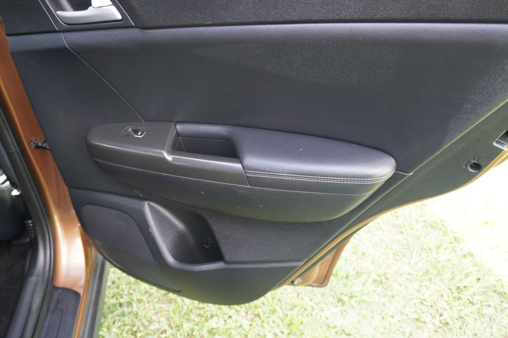 Photo 18 of this KIA SPORTAGE