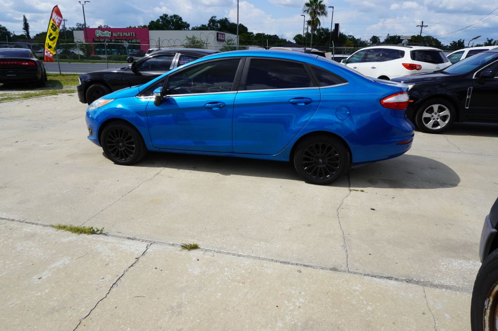 Photo 2 of this FORD FIESTA