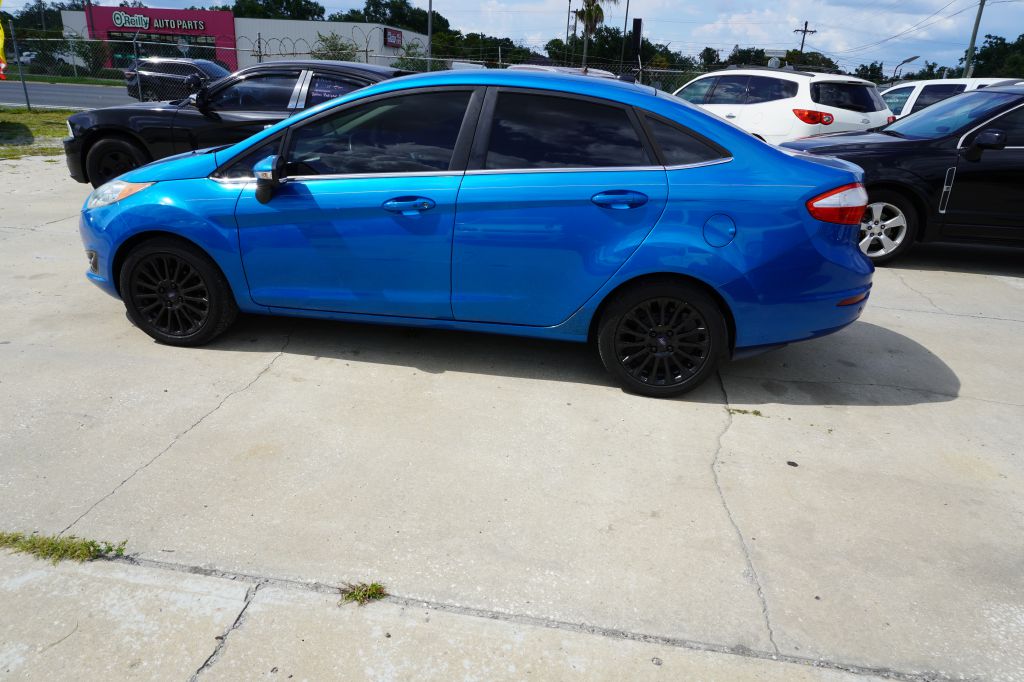Photo 17 of this FORD FIESTA
