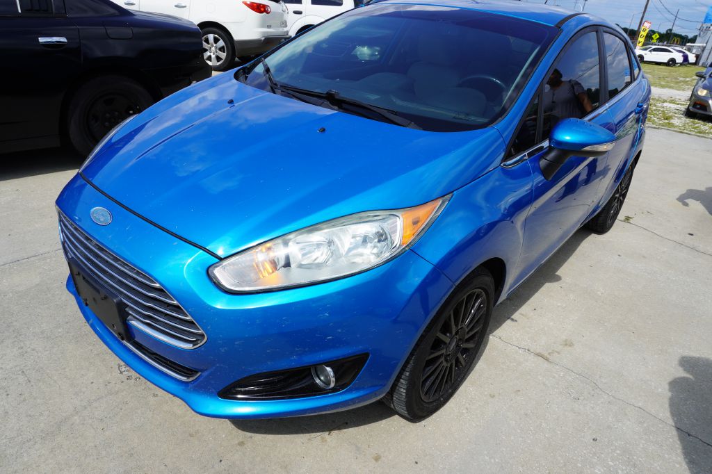 Photo 3 of this FORD FIESTA