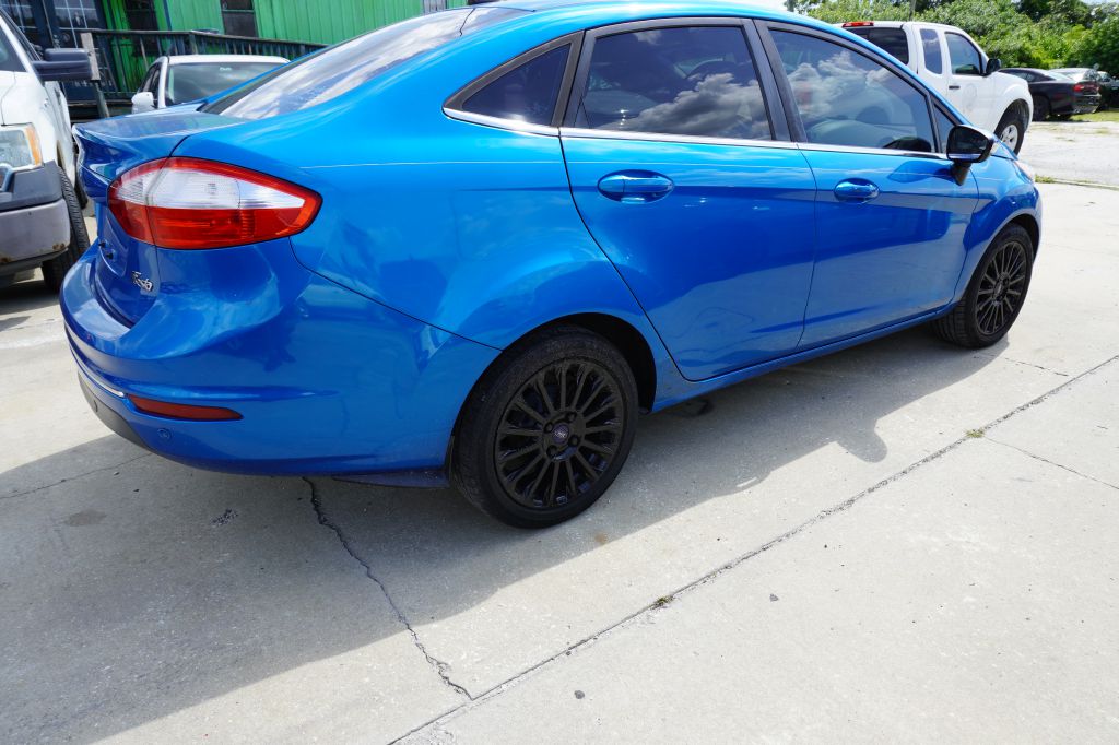 Photo 18 of this FORD FIESTA