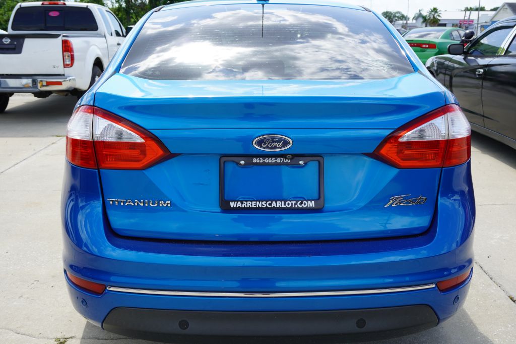Photo 19 of this FORD FIESTA
