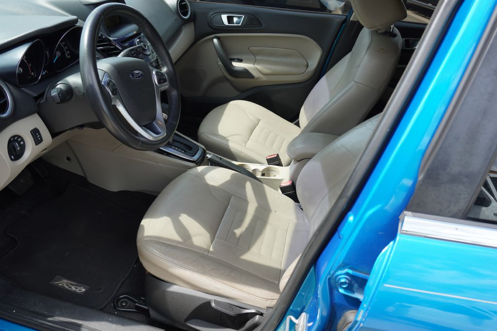 Photo 6 of this FORD FIESTA