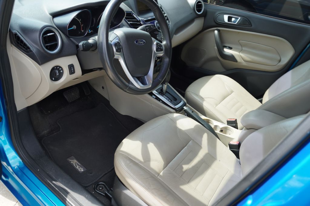 Photo 7 of this FORD FIESTA