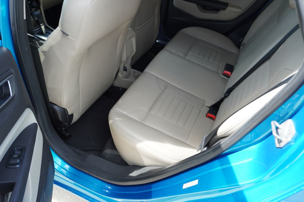 Photo 8 of this FORD FIESTA