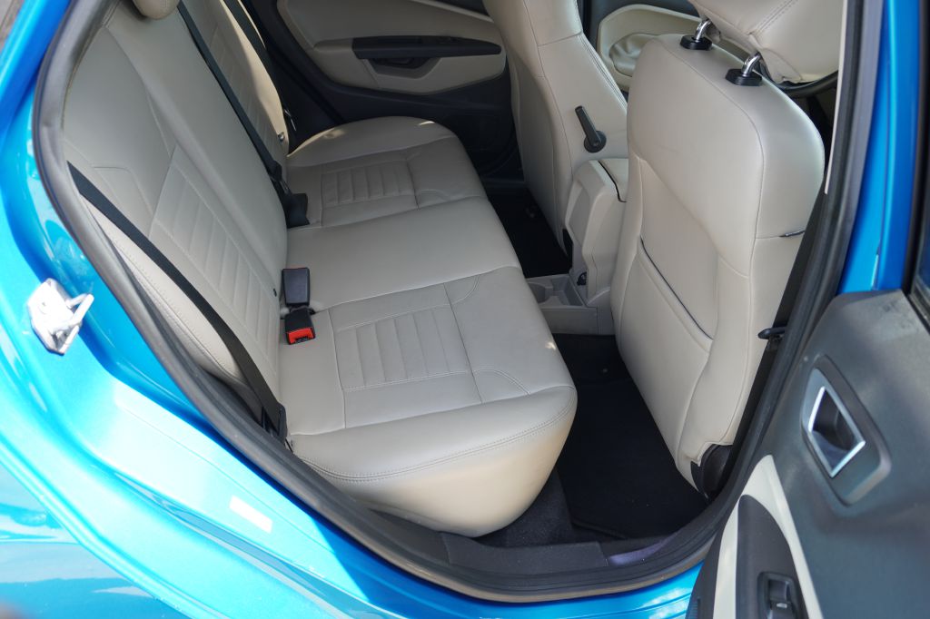 Photo 11 of this FORD FIESTA