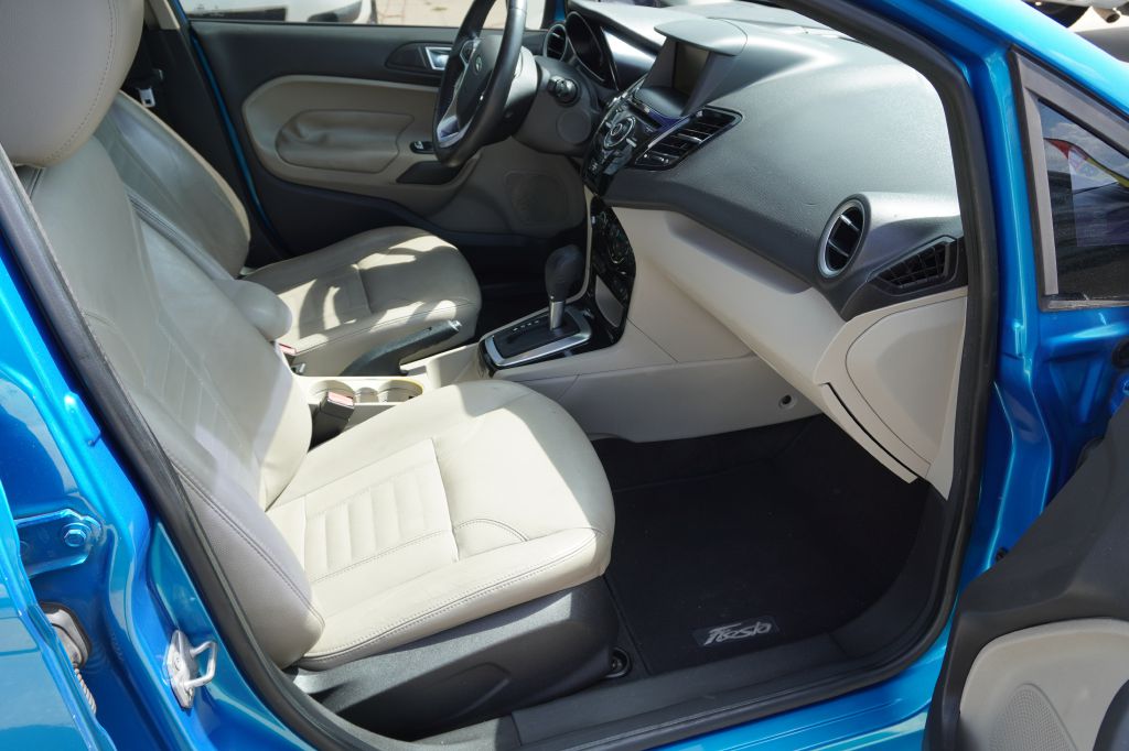 Photo 13 of this FORD FIESTA