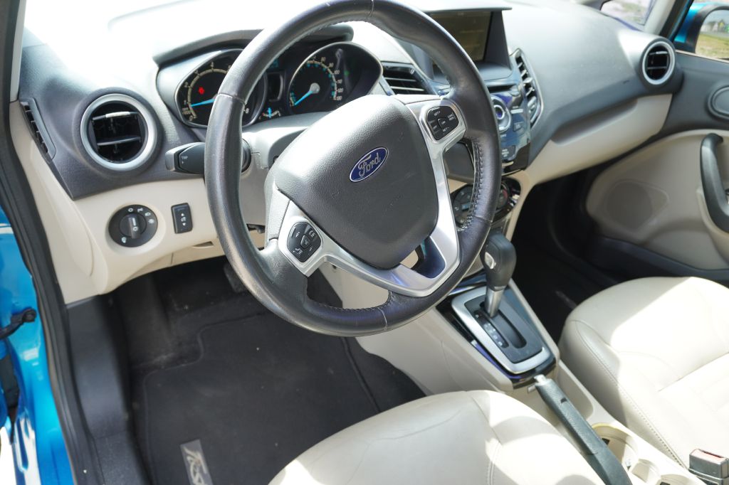 Photo 5 of this FORD FIESTA