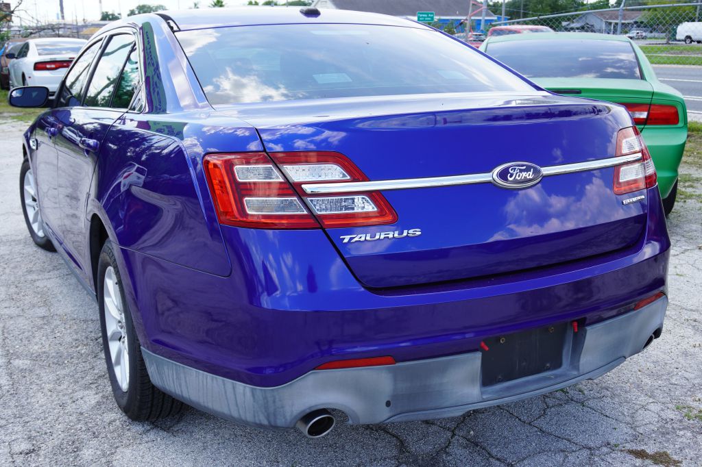 Photo 14 of this FORD TAURUS