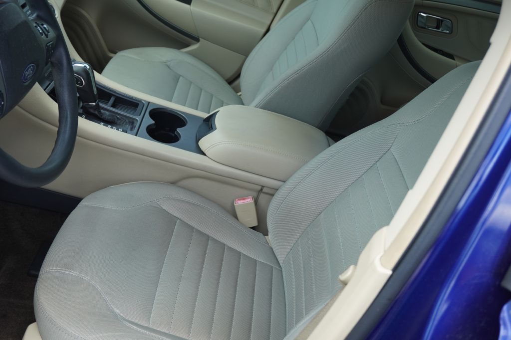 Photo 3 of this FORD TAURUS
