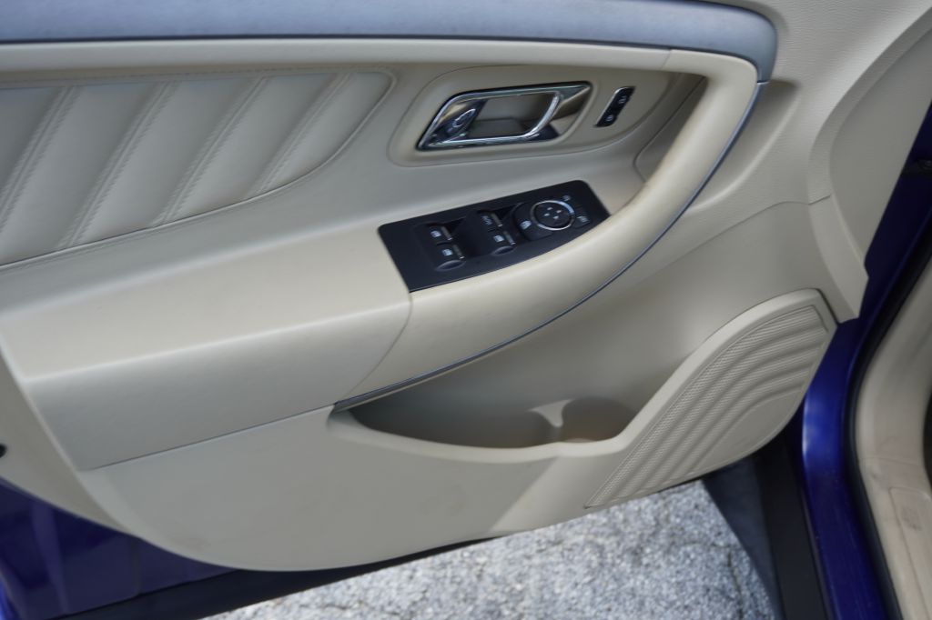 Photo 5 of this FORD TAURUS