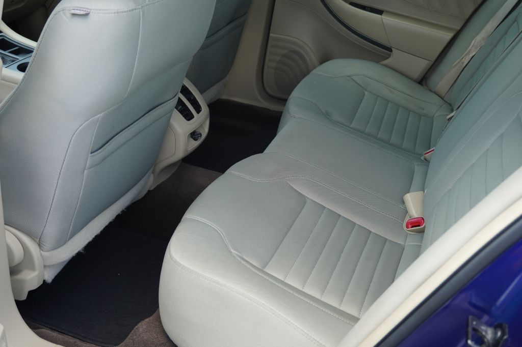 Photo 6 of this FORD TAURUS