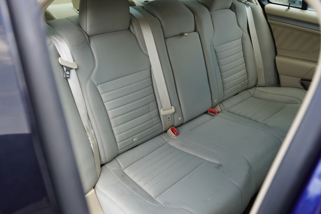 Photo 9 of this FORD TAURUS