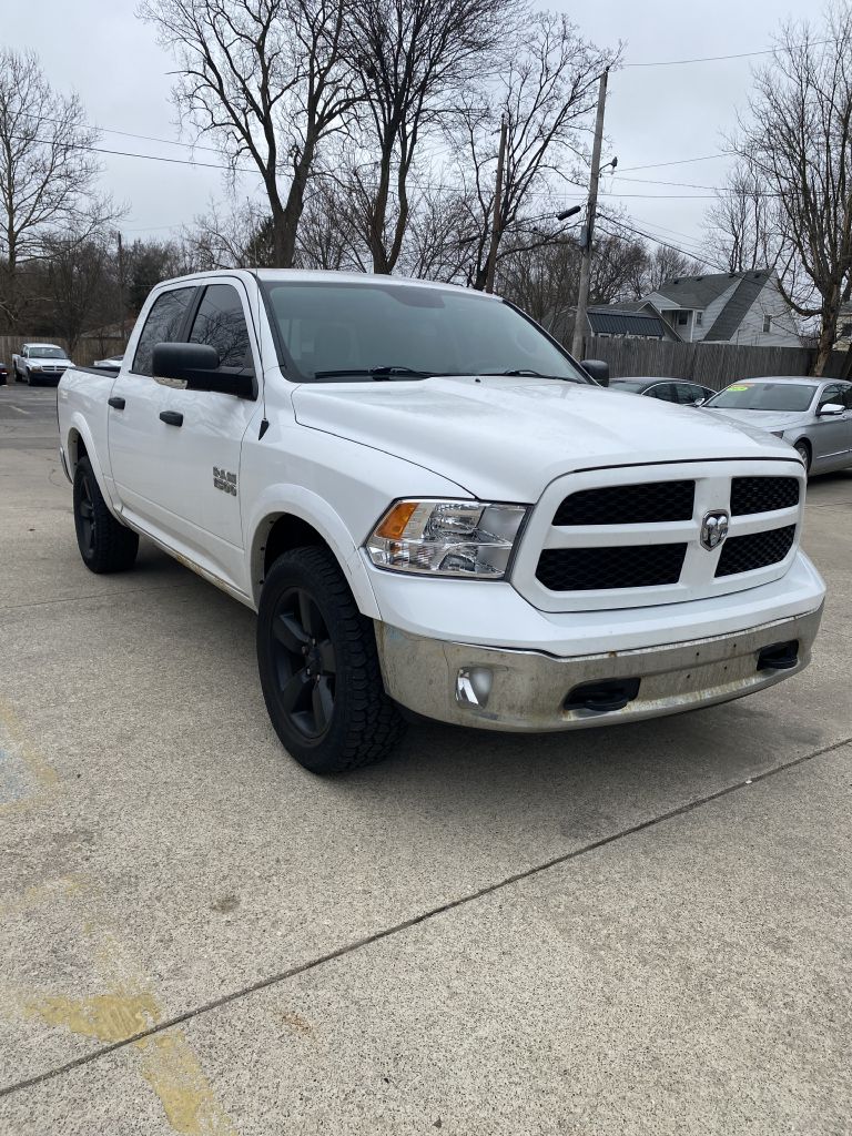 2016 RAM 1500 SLT