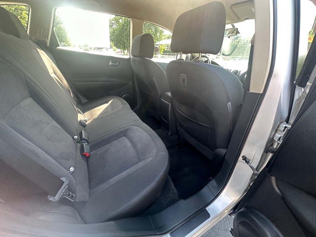 Photo 8 of this NISSAN ROGUE SELECT