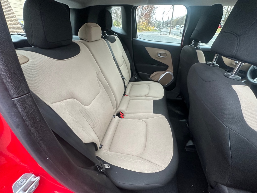 Photo 8 of this JEEP RENEGADE