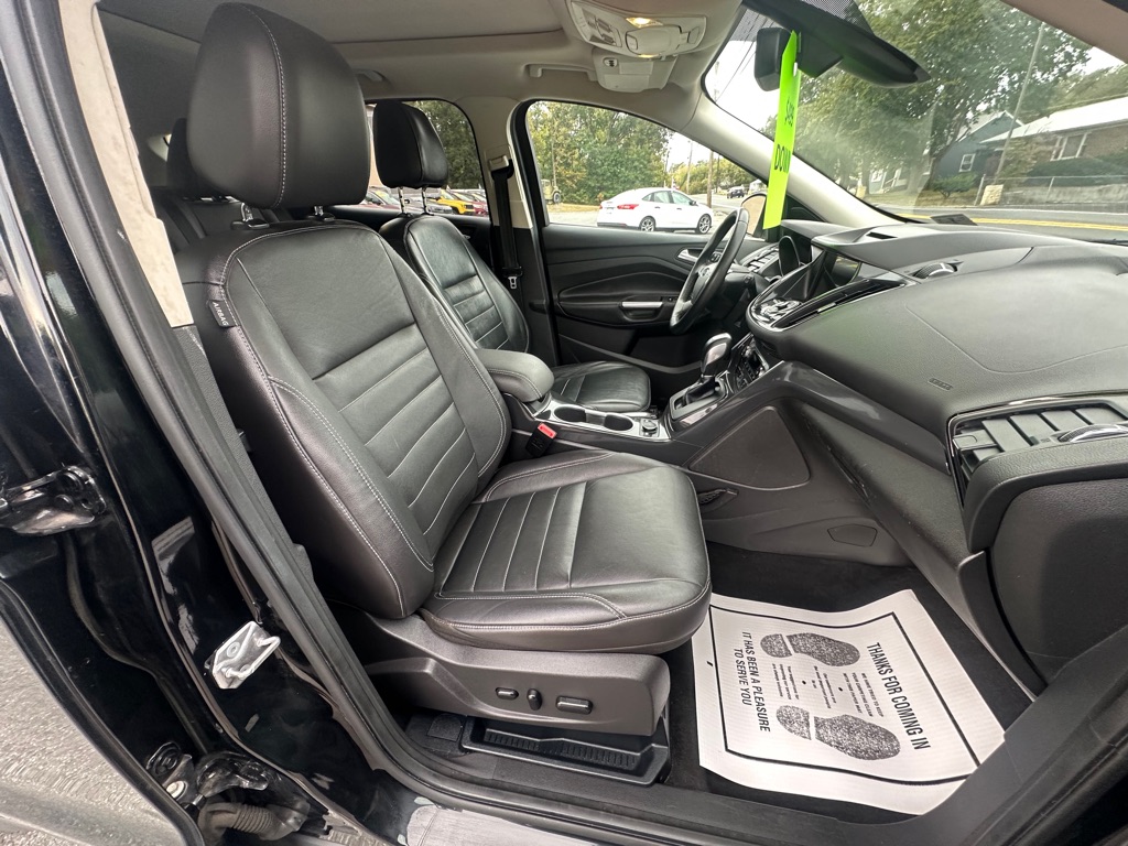 Photo 6 of this FORD ESCAPE
