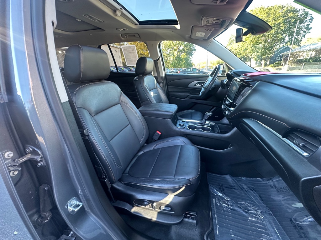 Photo 6 of this CHEVROLET TRAVERSE