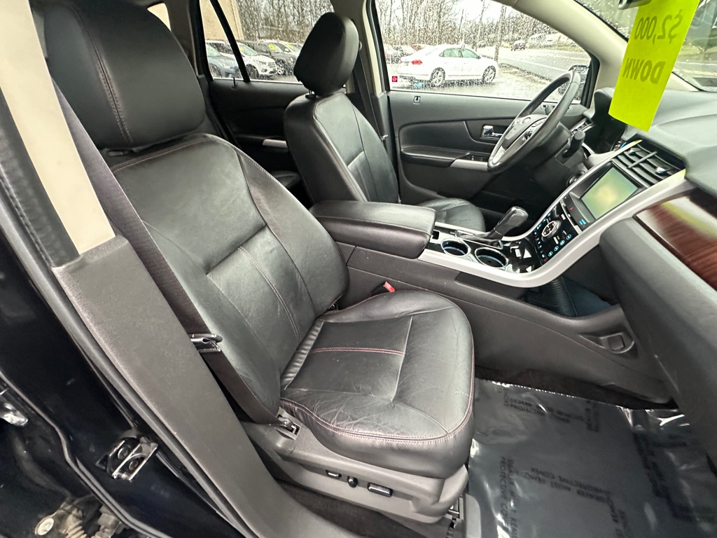 Photo 6 of this FORD EDGE