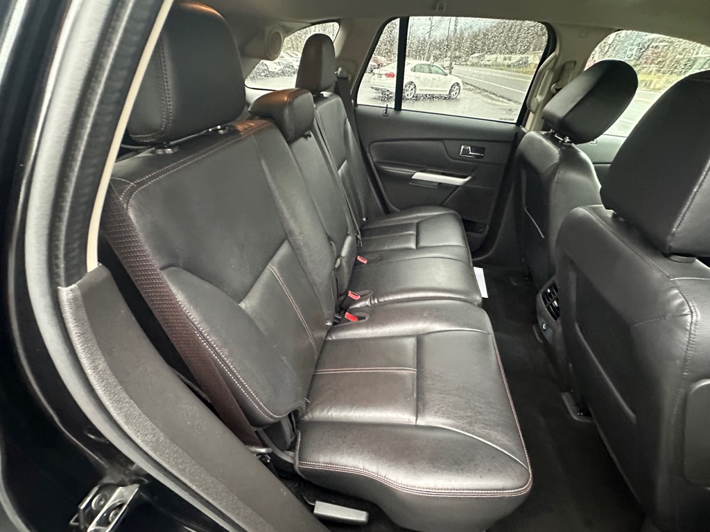 Photo 8 of this FORD EDGE
