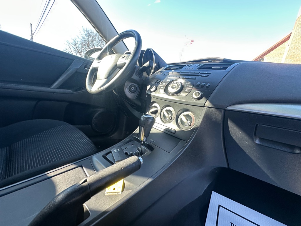 Photo 7 of this MAZDA MAZDA3