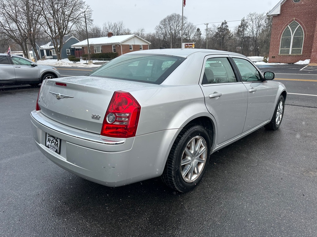 Photo 4 of this CHRYSLER 300