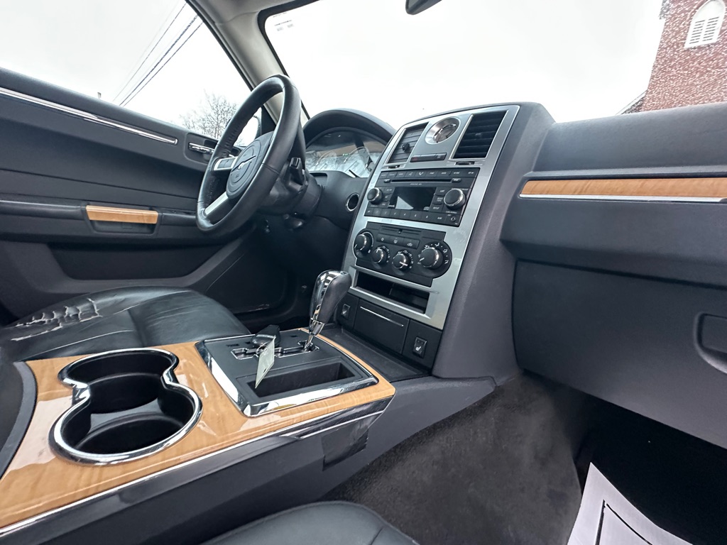 Photo 7 of this CHRYSLER 300