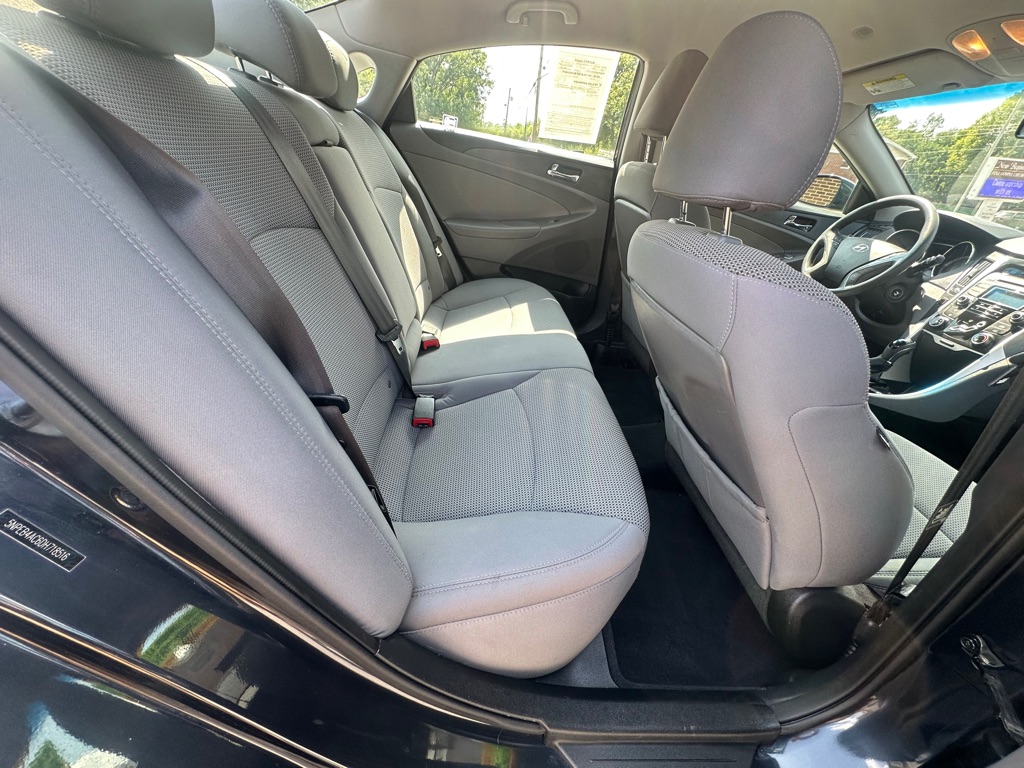 Photo 8 of this HYUNDAI SONATA