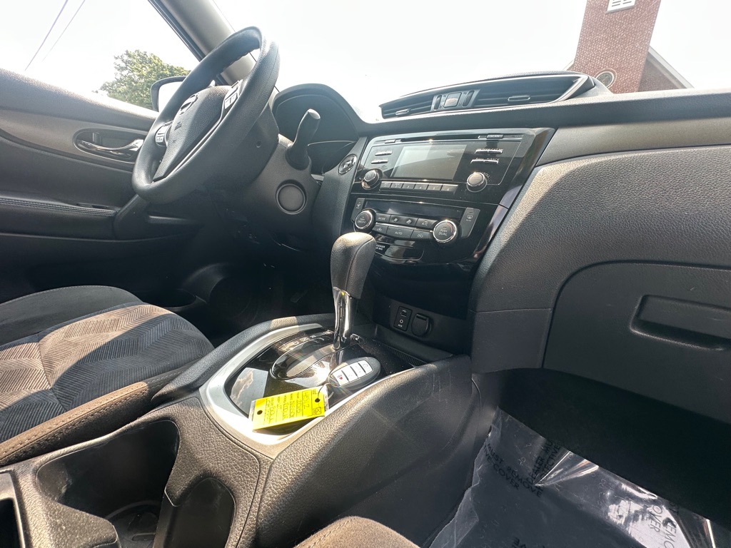 Photo 7 of this NISSAN ROGUE