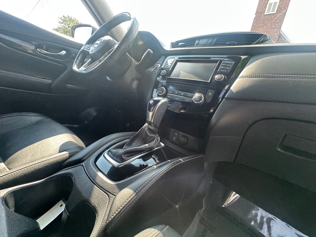 Photo 7 of this NISSAN ROGUE