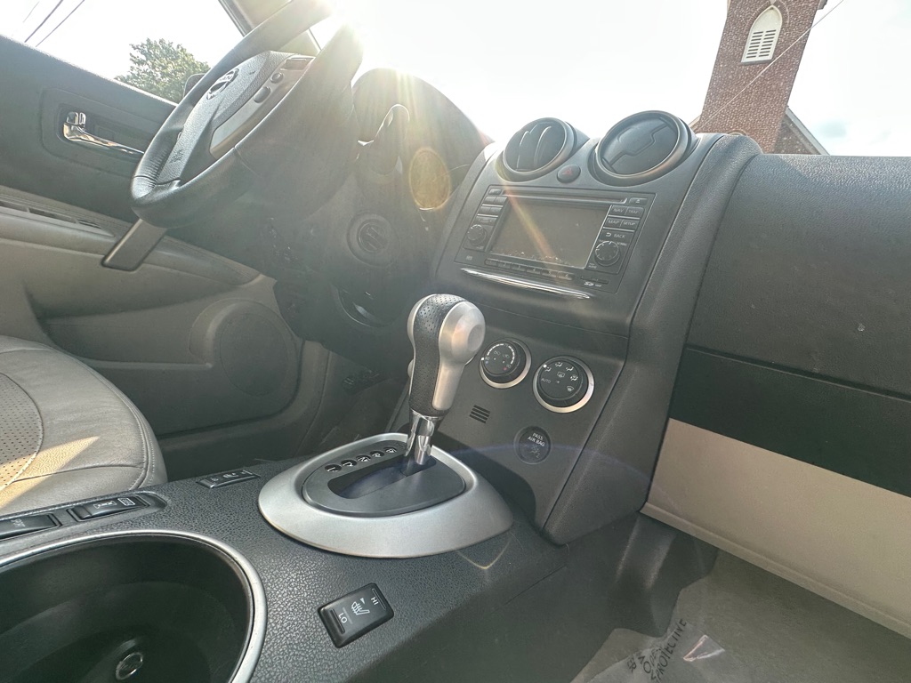 Photo 7 of this NISSAN ROGUE