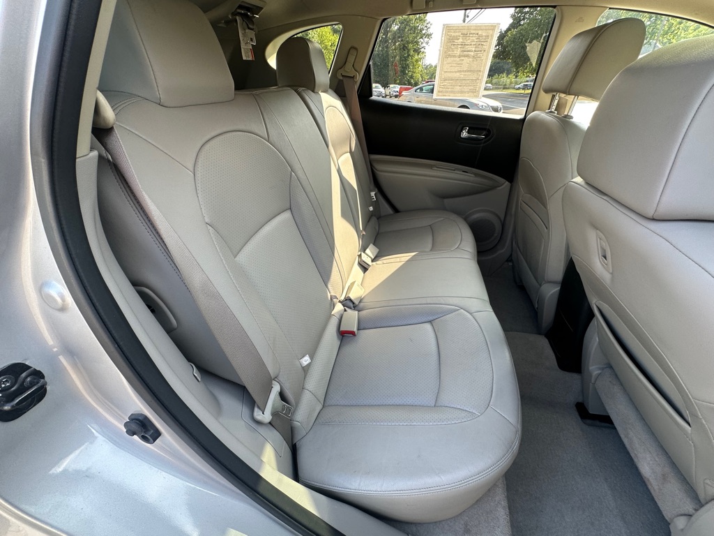 Photo 8 of this NISSAN ROGUE