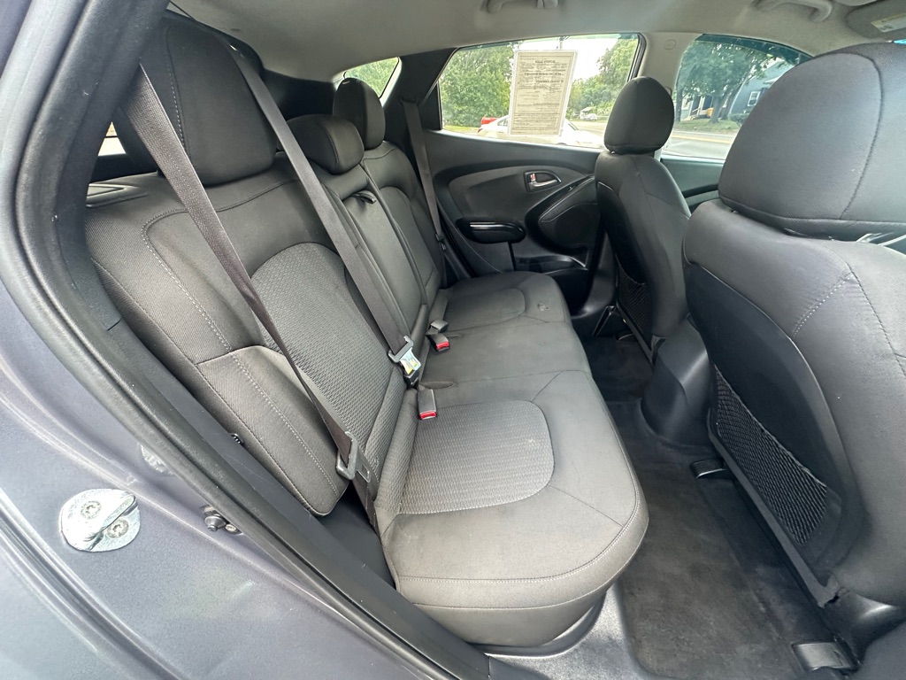 Photo 8 of this HYUNDAI TUCSON