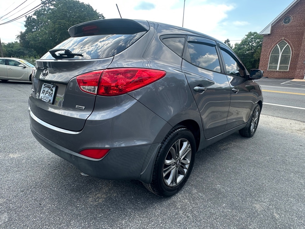 Photo 4 of this HYUNDAI TUCSON